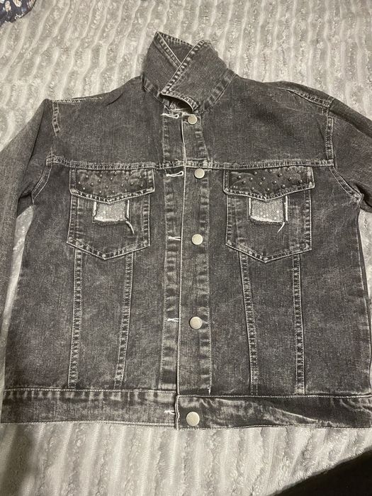 Продам джинсову куртку на дівчину підлітка
