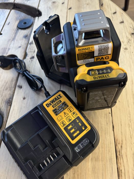 Poziomica laserowa laser krzyzowy DeWALT 360^ 12 lini zielony