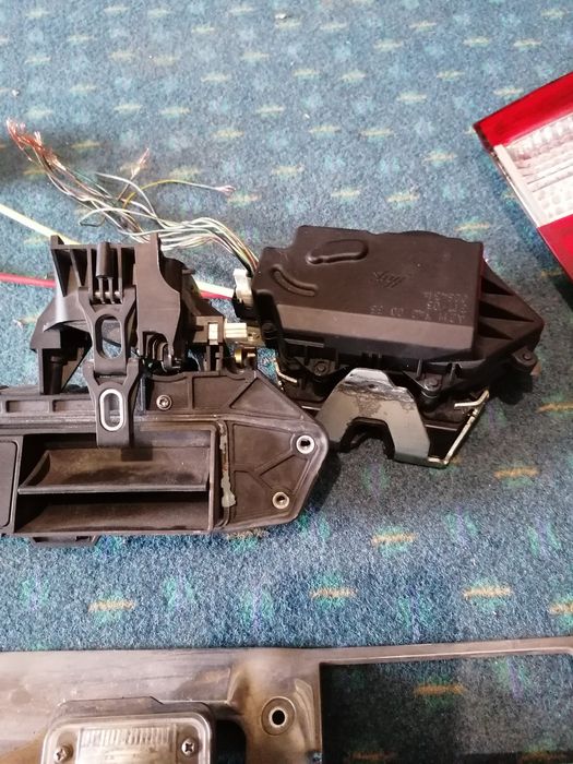 Стекло задней крышки багажника