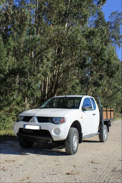 Mitsubishi l 200 4x4  de 2oo8    King cab  de 2 lugares   14 500 euros
