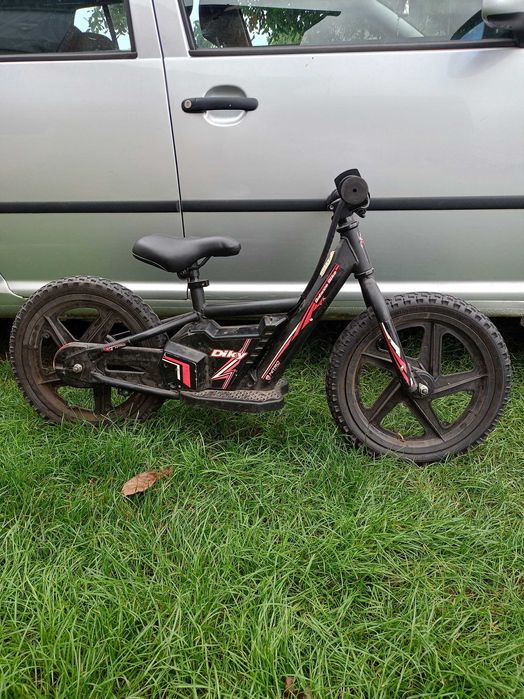 Rowerek biegowy elektryczny