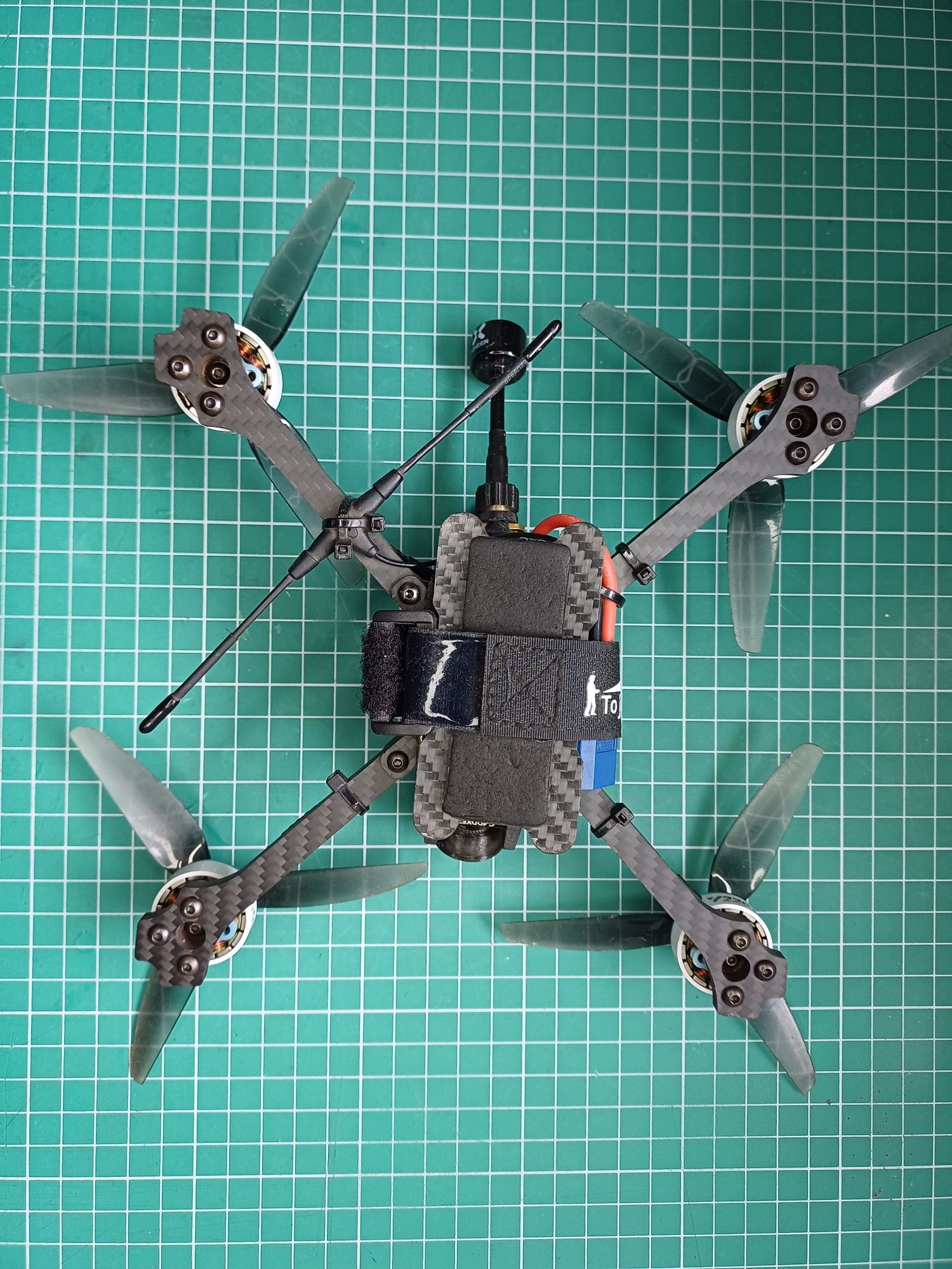 Dron sportowy FPV na ramie 5 cali tyro 109