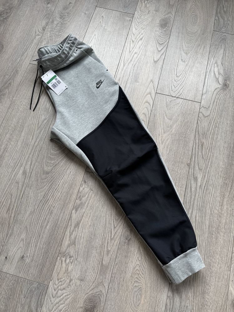 Штаны Nike Tech Fleece