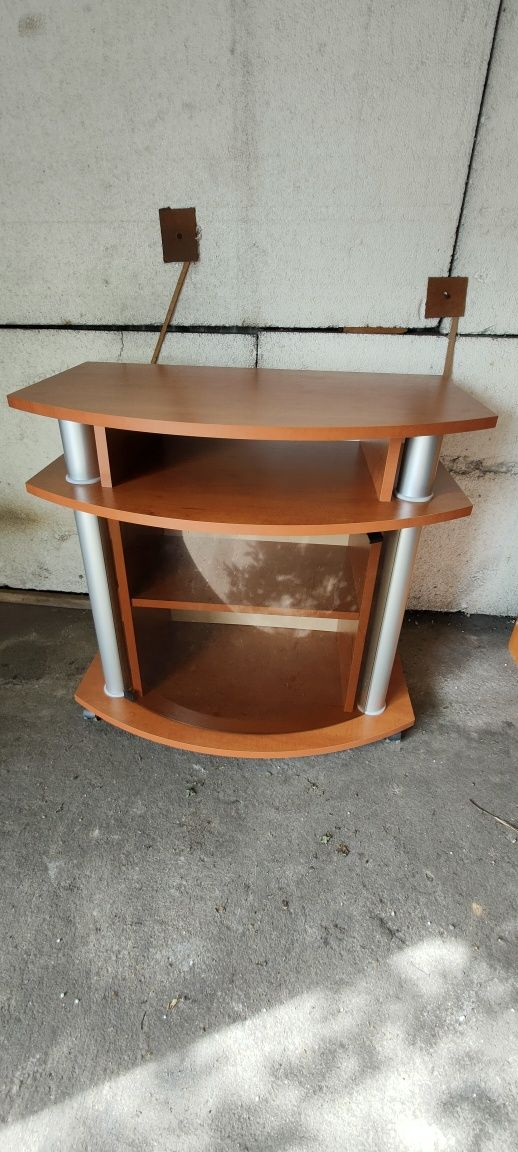 Stolik pod telewizor.