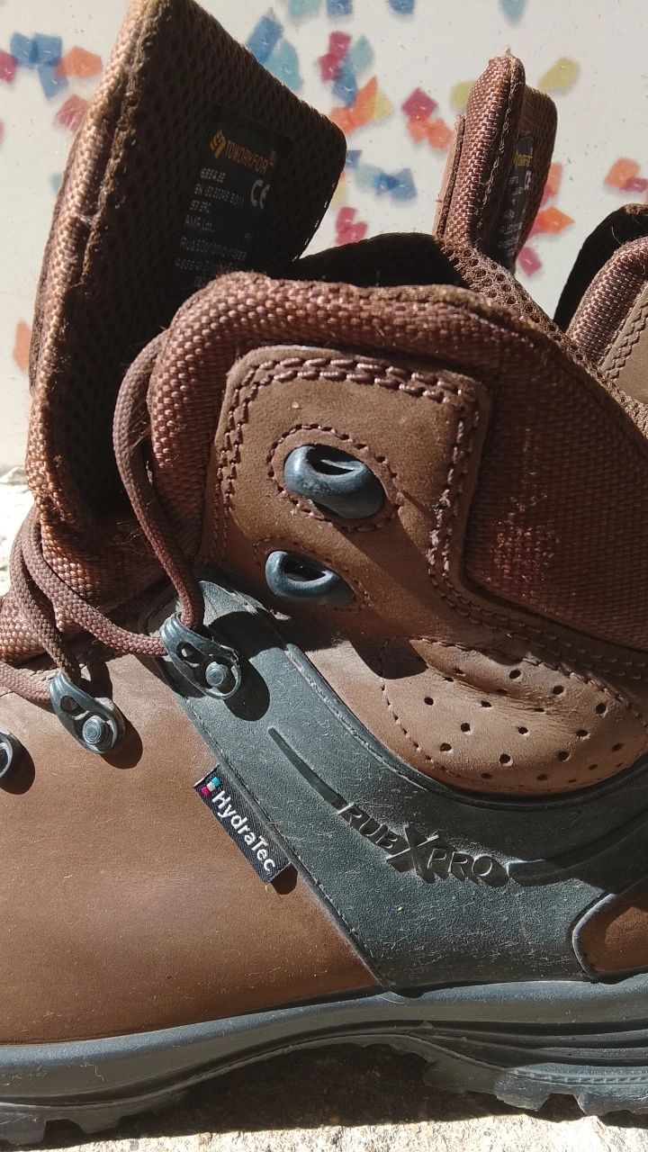 Botas de homem novas