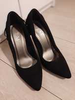 Buty -Czarne szpilki 37