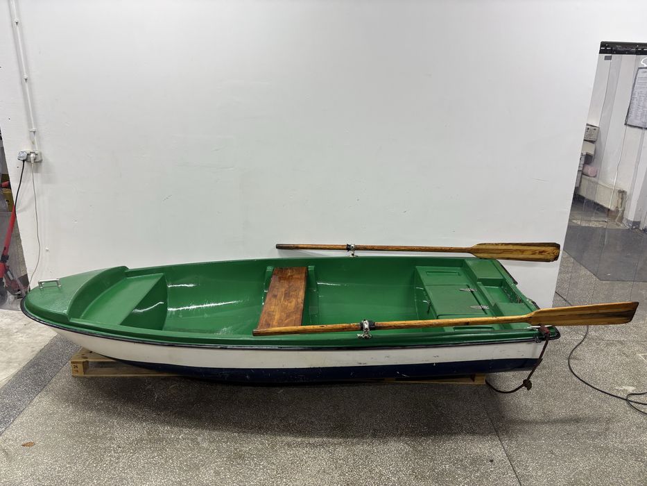 Łódka łódź wędkarska rekreacyjna wiosła lekka