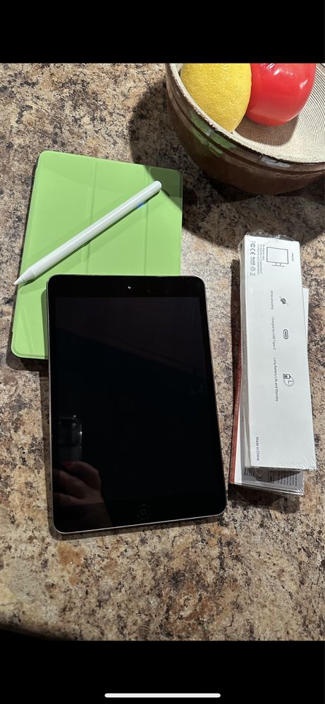 Tablet iPad Apple Retina + nowe etui - super stan