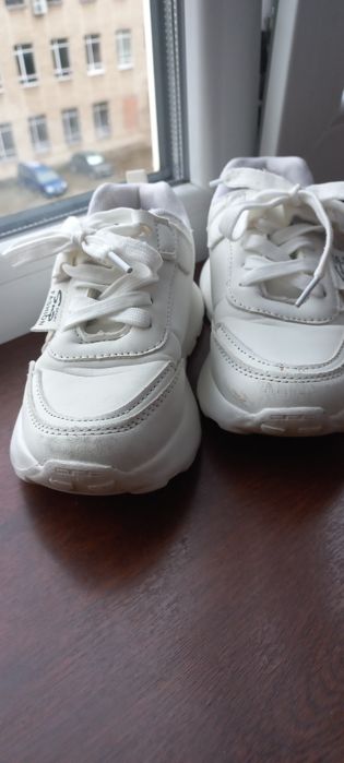 Дитячі кросівки.