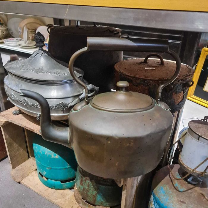 Chaleira Antiga em Cobre com Pega Elevada – 31 cm Alt. / 1,87 kg