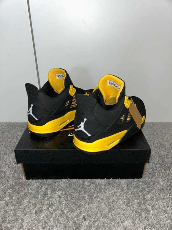 Jordan 4 Retro Thunder R.39