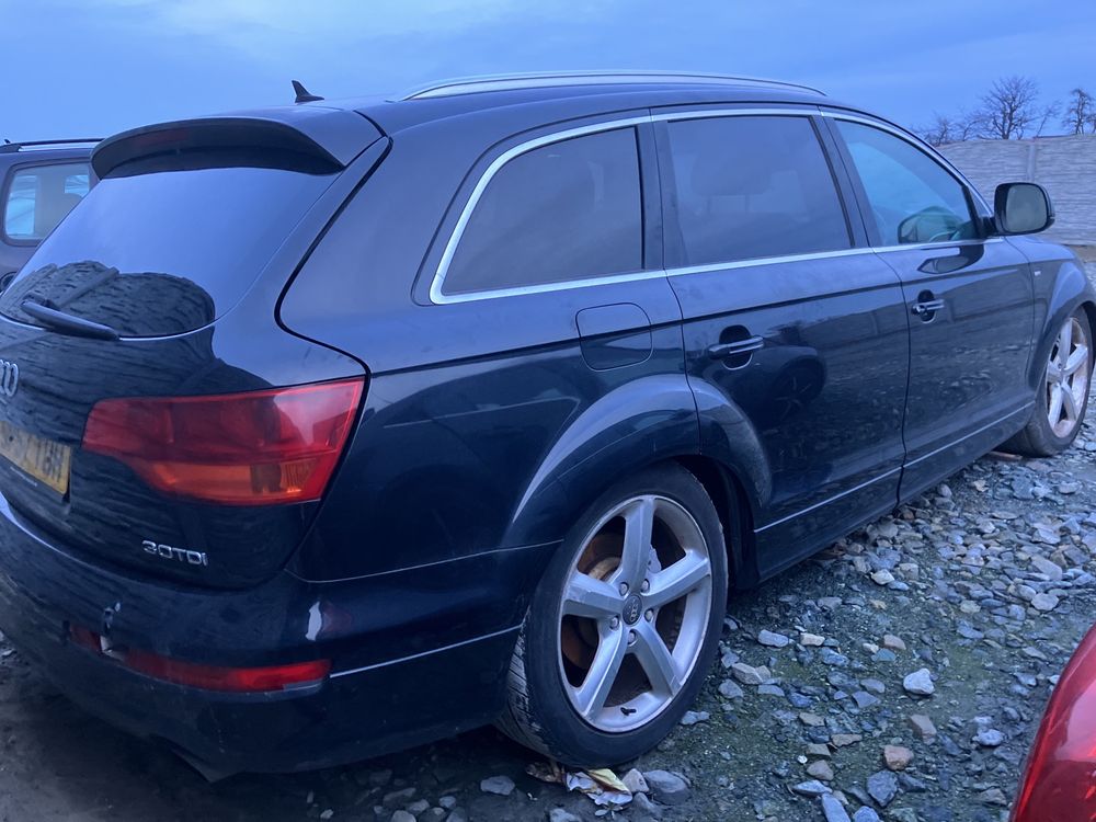 Audi Q7 S-Line Quattro - ANGLIK