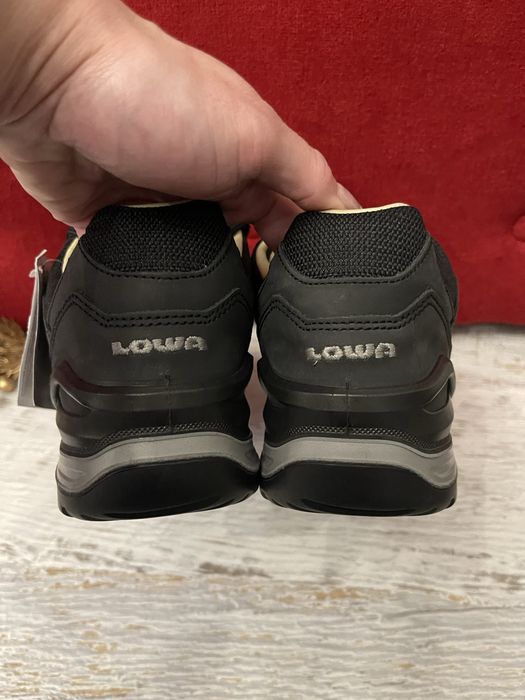 Lowa,оригінал,із натурального нубука,розмір 41 1/2,устілка 27