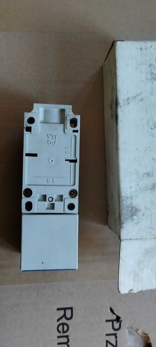 XS8C40PC440
czujnik indukcyjny XS8 C40PC440