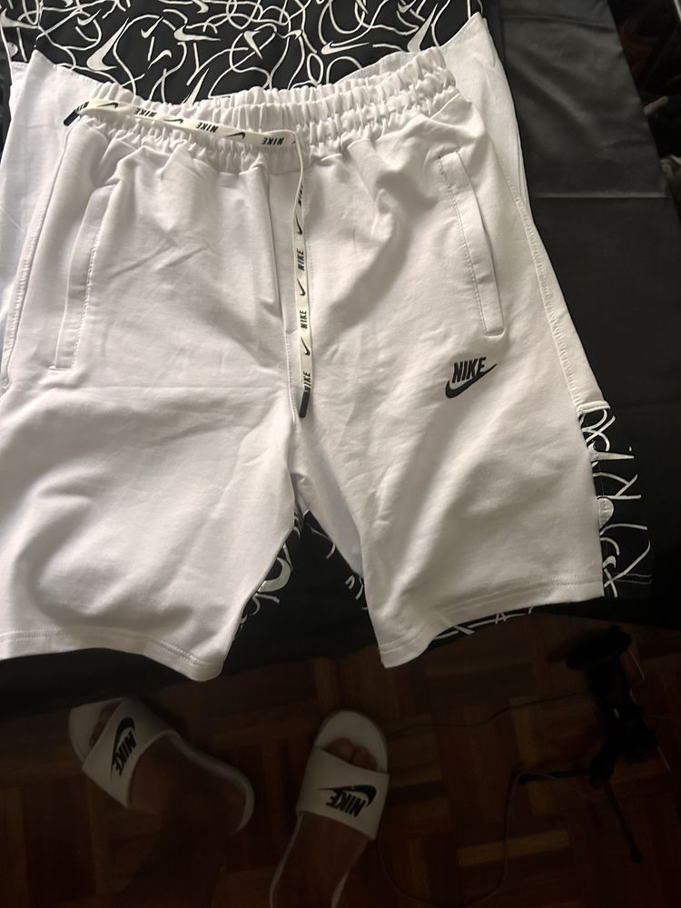 Conjunto nike branco e preto
