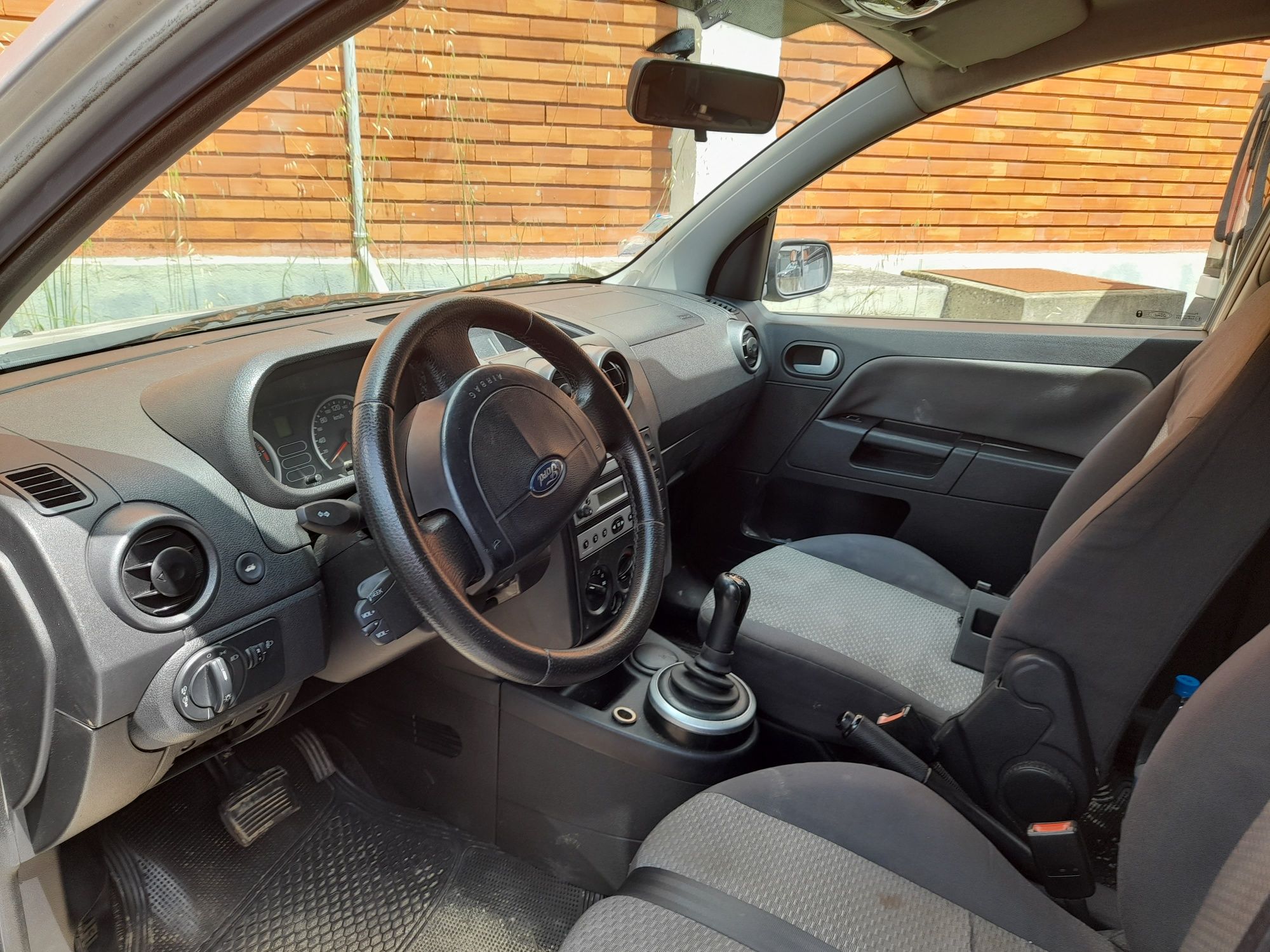 Vende-se Ford Fusion 2004 Caixa Automatica  1.4 D.c.i para peças