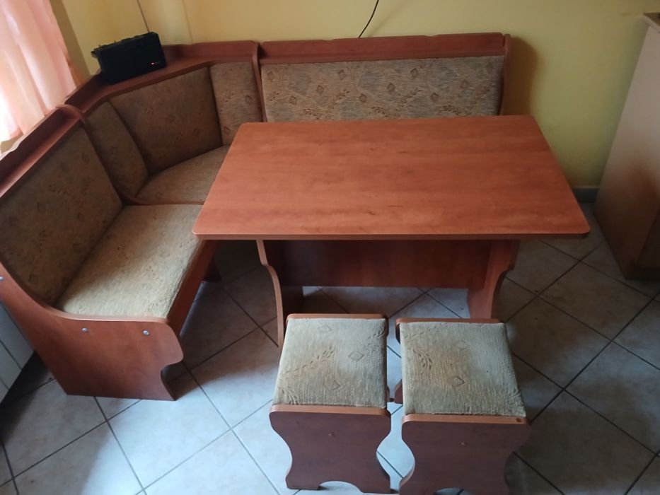 Narożnik do kuchni plus stół plus 2 taborety