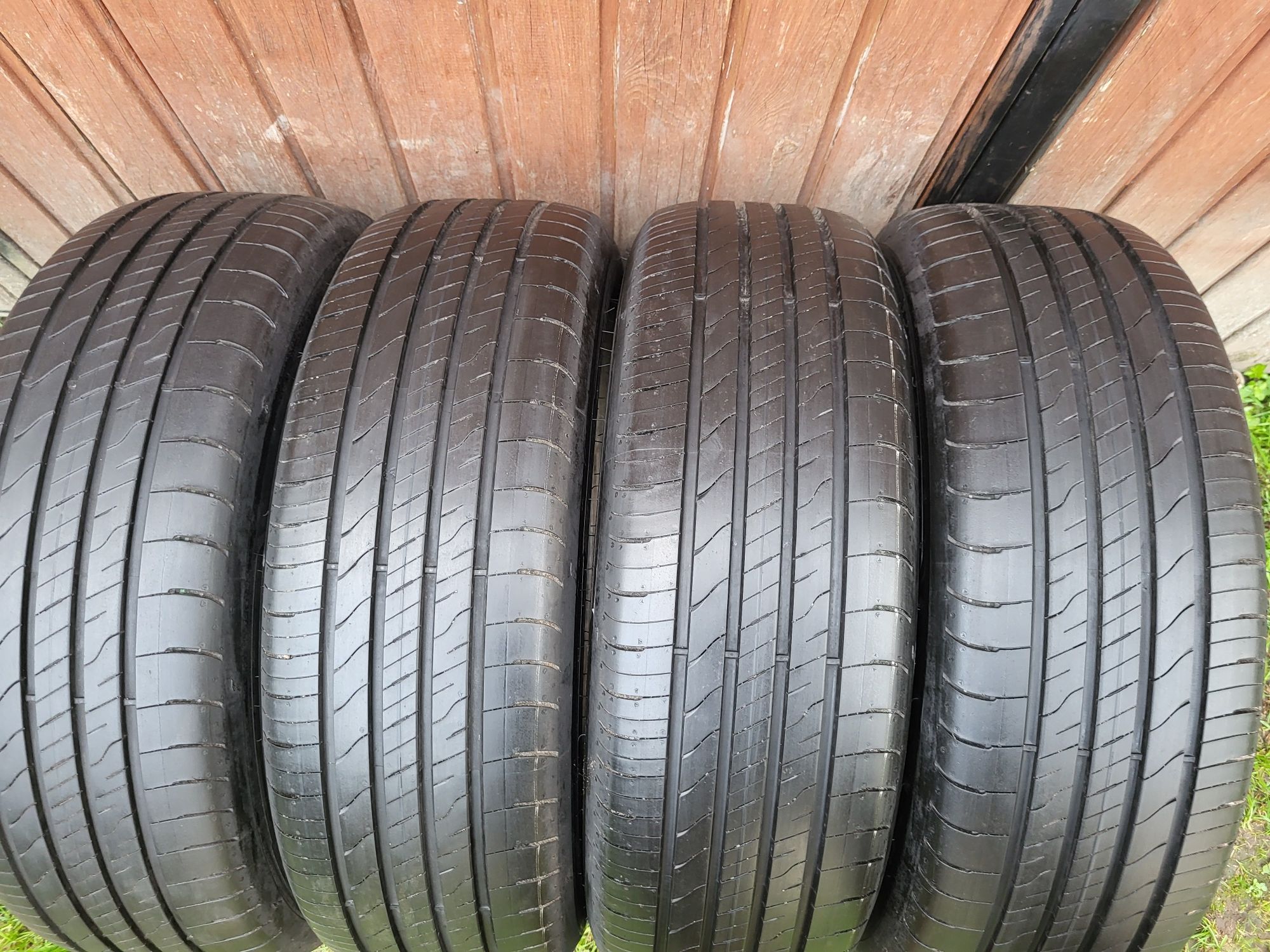 215/60 R17 96H Goodyear Efficientgrip SUV
