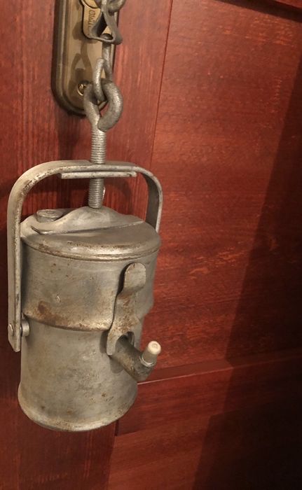 Stara lampa górnicza karbidka lampka karbidowa