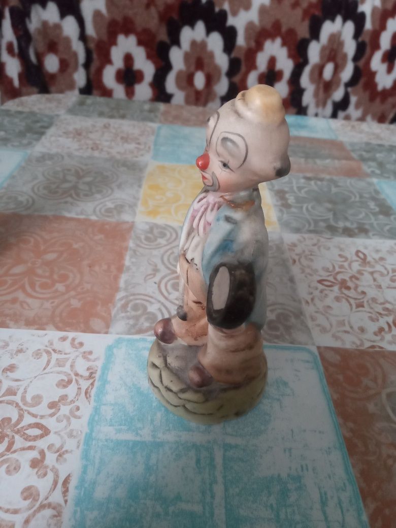 Figurka z porcelany klaun