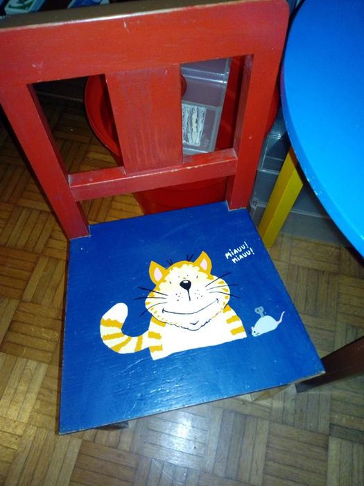 Mesa e cadeiras de criança