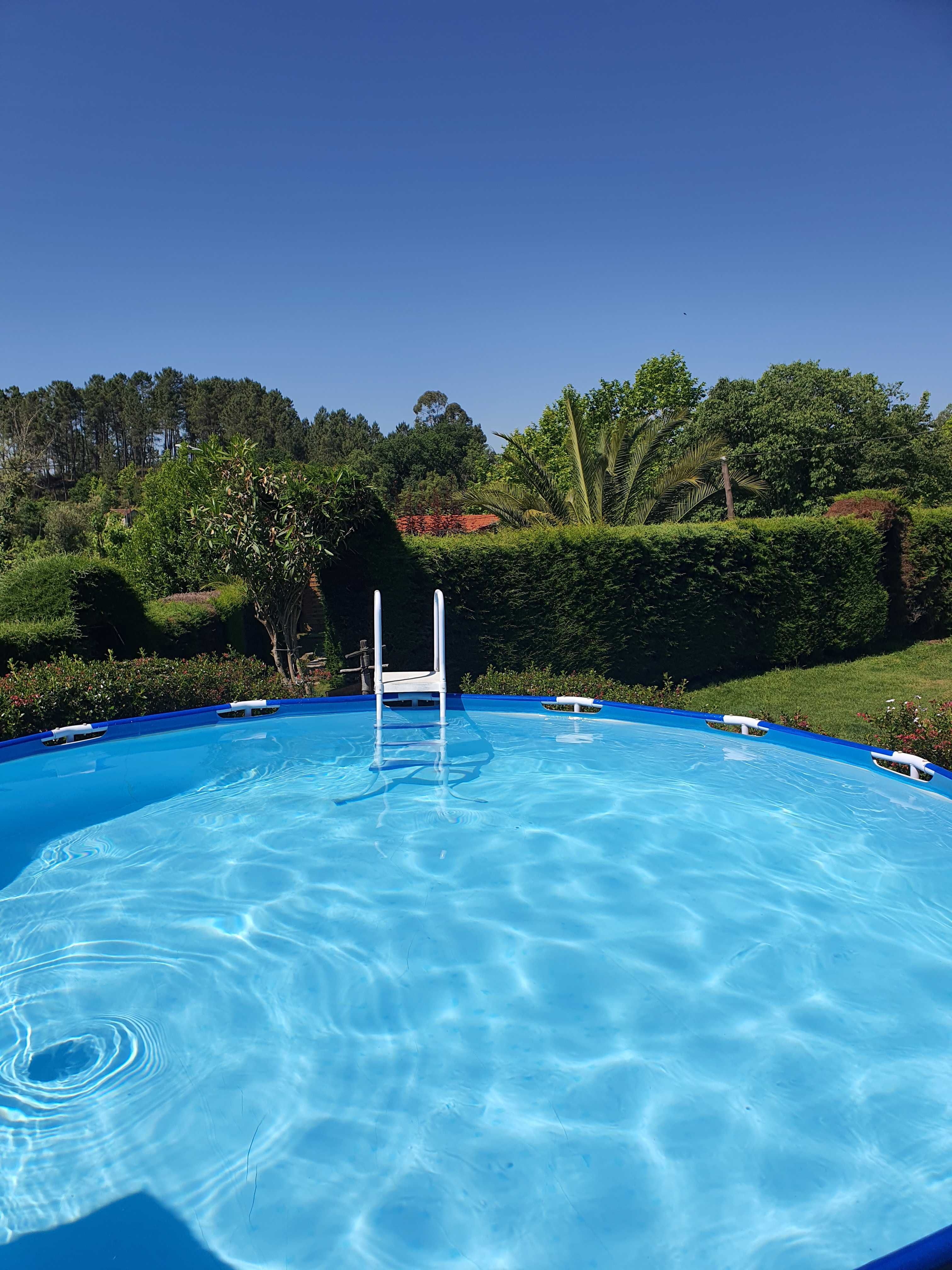 Casa de férias com jardins e piscina para alugar