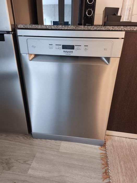 Máquina de lavar a Loiça Hotpoint