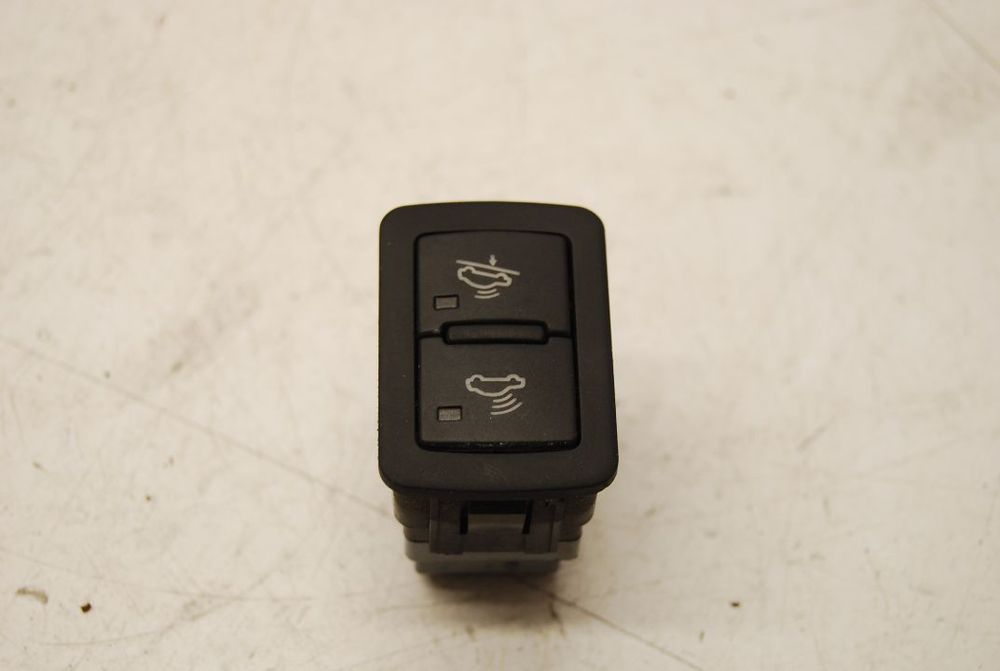 PRZEŁĄCZNIK WŁĄCZNIK ALARMU 8P0962109 AUDI A3 8P