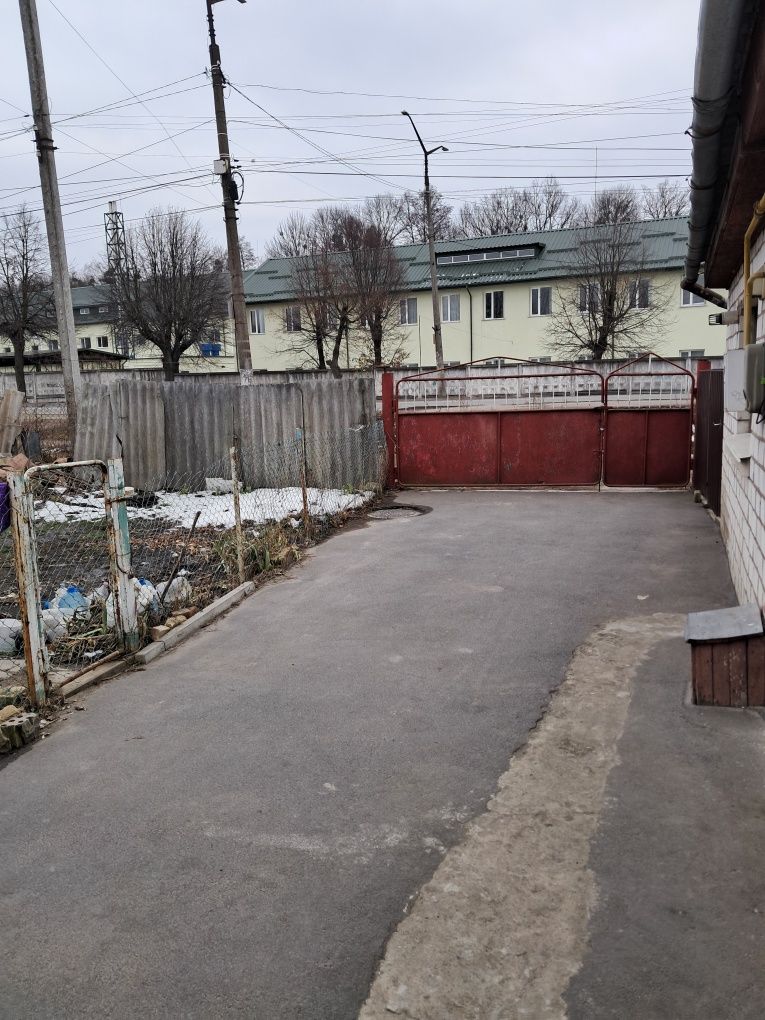 Продаж частини будинку.