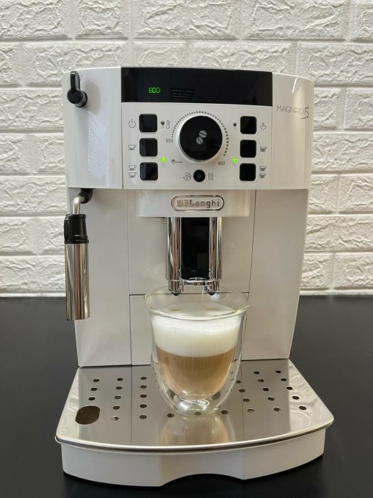 Кавомашина/кавоварка Delonghi Magnifica s, ecam 22.110