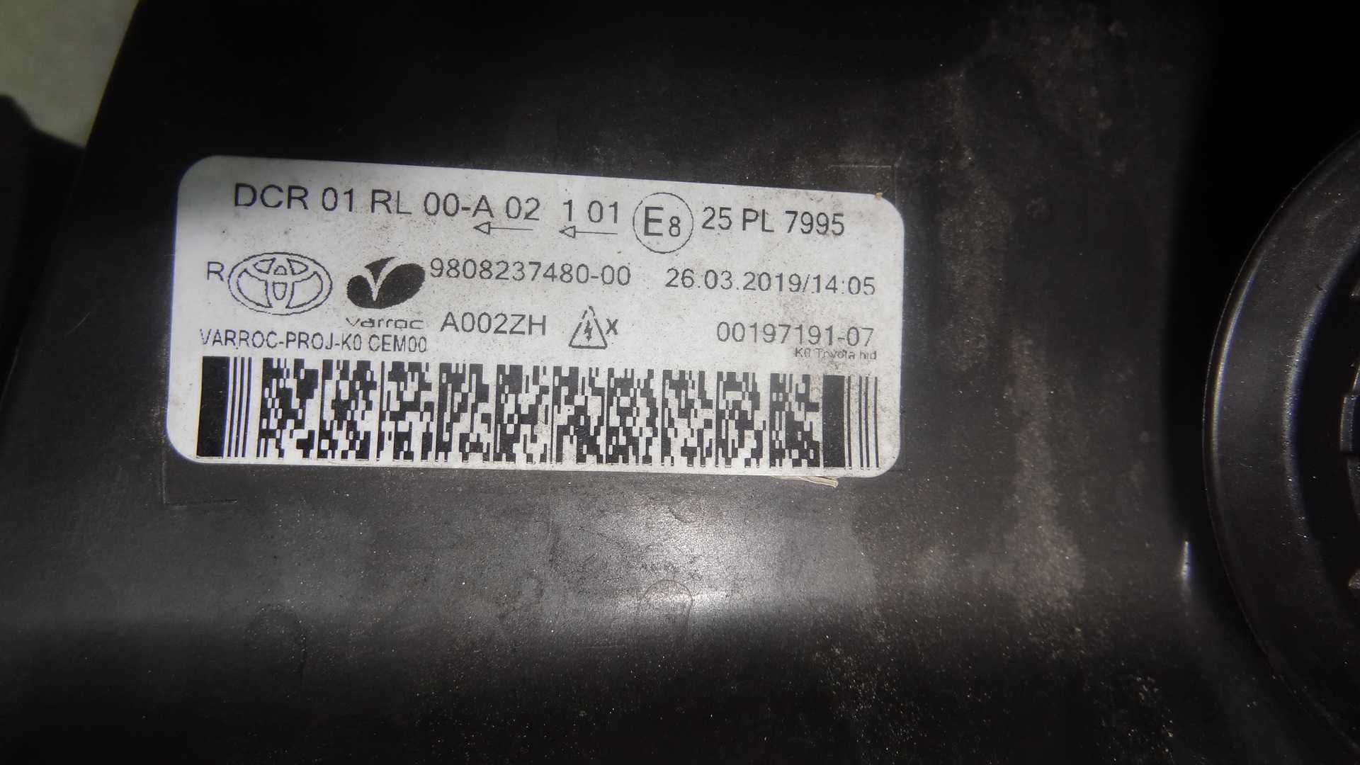Toyota proace 16- lampa xenon led przód prawa europa