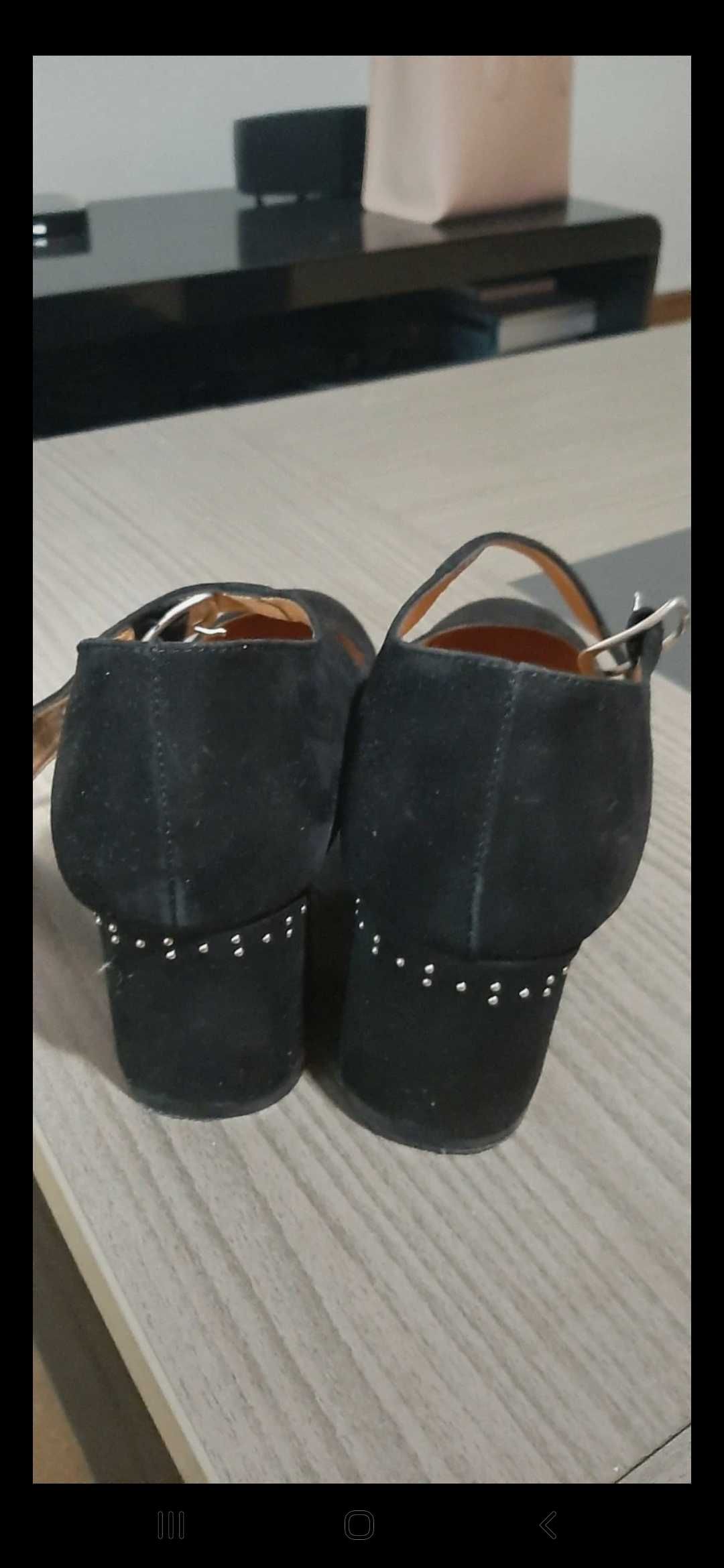 Sapatos de salto pretos tipo Mary Jane Eureka, em muito bom estado.