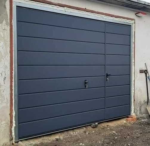Brama Garażowa Uchylna Dwuskrzydłowa Do Muru Drewnopodobna Producent