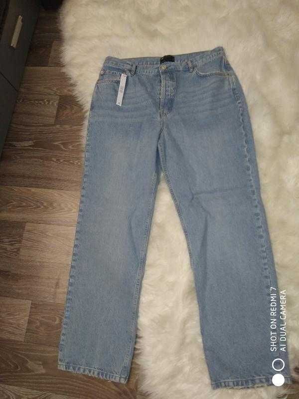 В наличии
Прямые джинсы в стиле 90 -х р. 52
ASOS