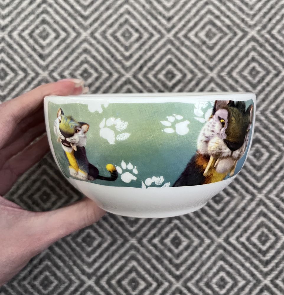 Zestaw naczyń dla dzieci, miski, kubki, lunchbox Minionki