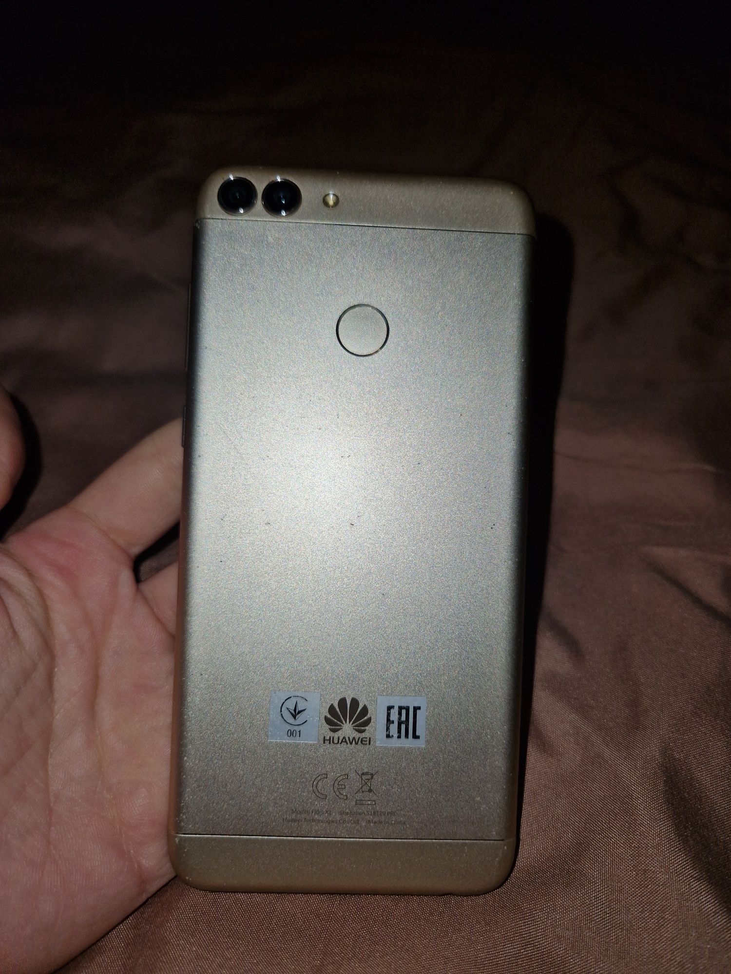 Huawei P smart золотий