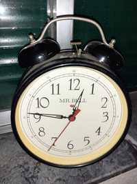 Relógio antigo a corda com despertador