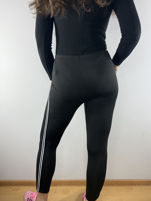 Czarne wygodne elastyczne leginsy getry z lampasami rozmiar M/L