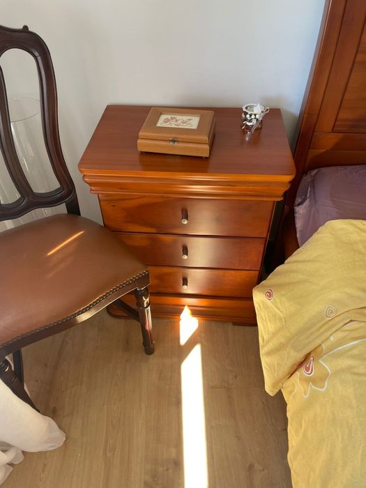 Cama de casal em madeira Cerejeira