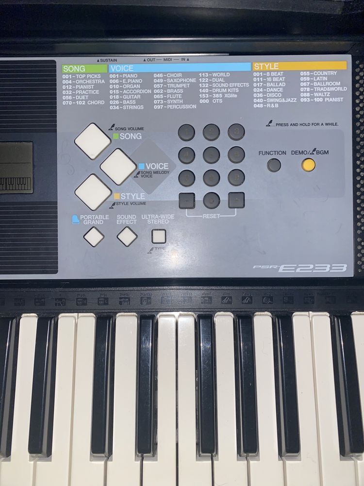 Órgão Yamaha PSR.E233