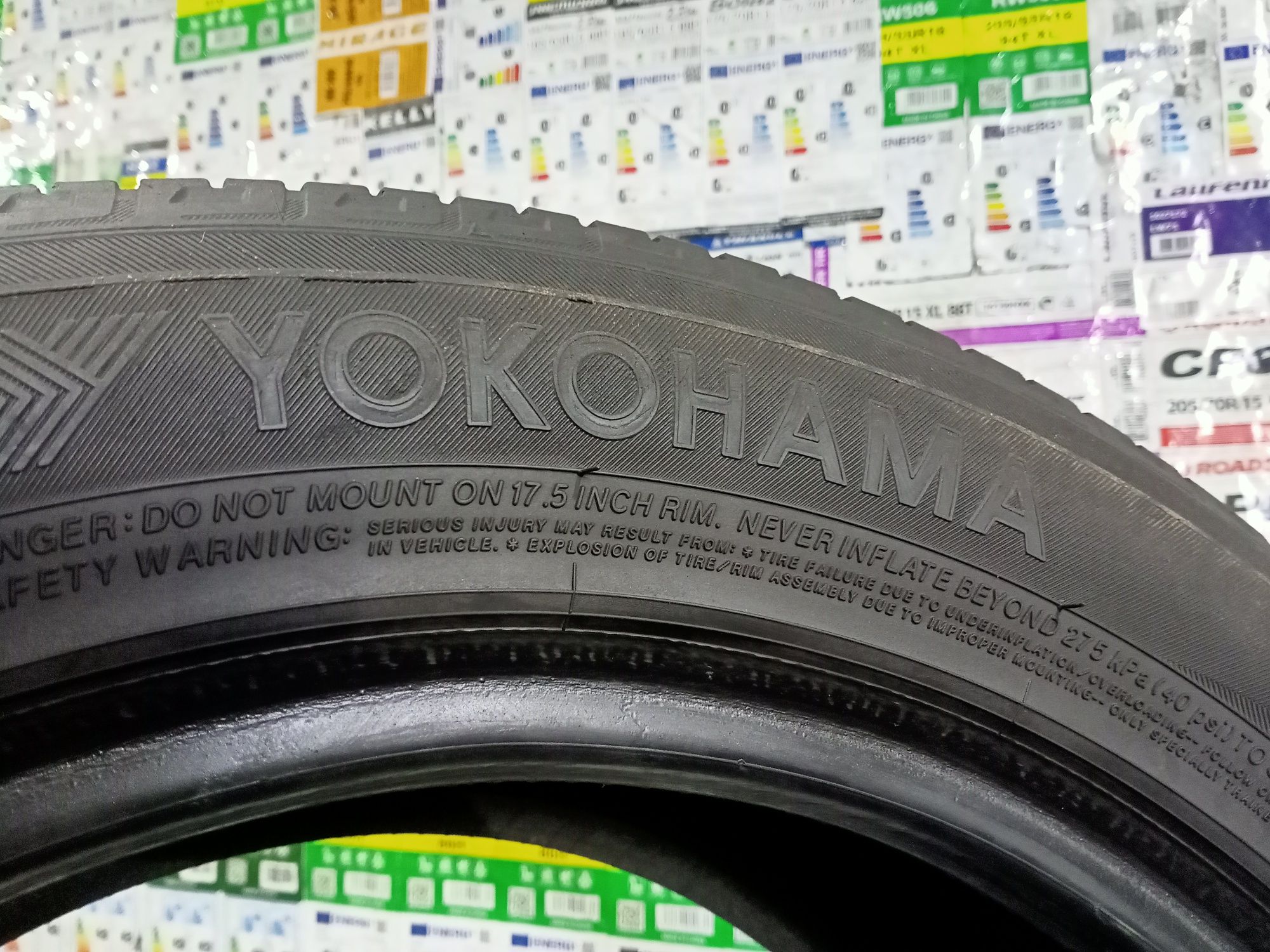 Літні шини пара 235/55 r17 Yokohama