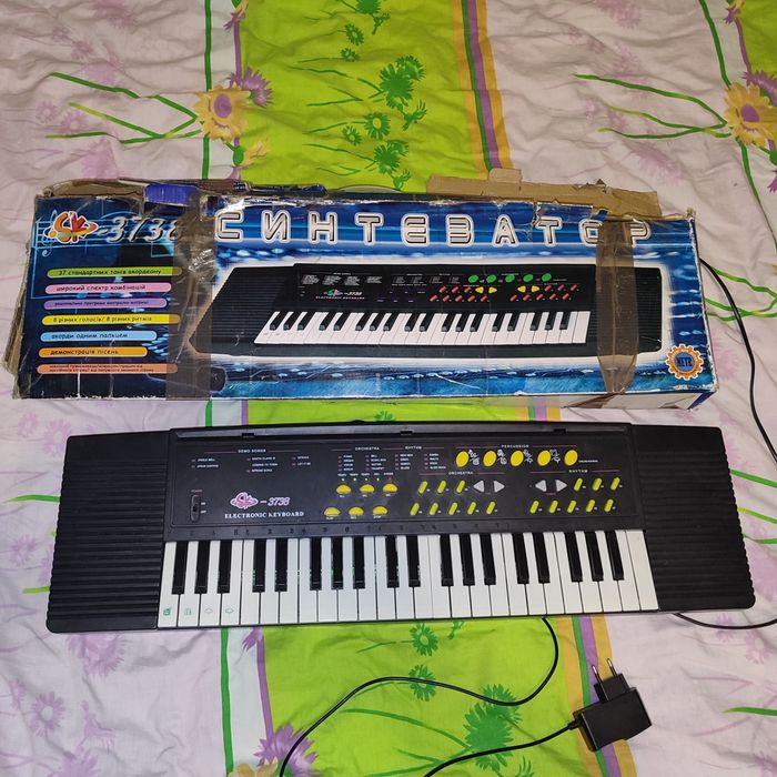 Синтезатор 3738 з мікрофоном