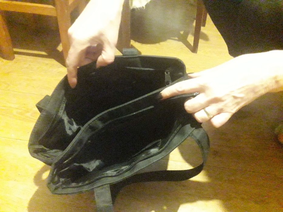 Продам простую минималистичную женскую сумочку.
