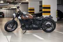 Motocykl Yamaha Dragstar XVS 650; typu Chopper / Bobber (1998)