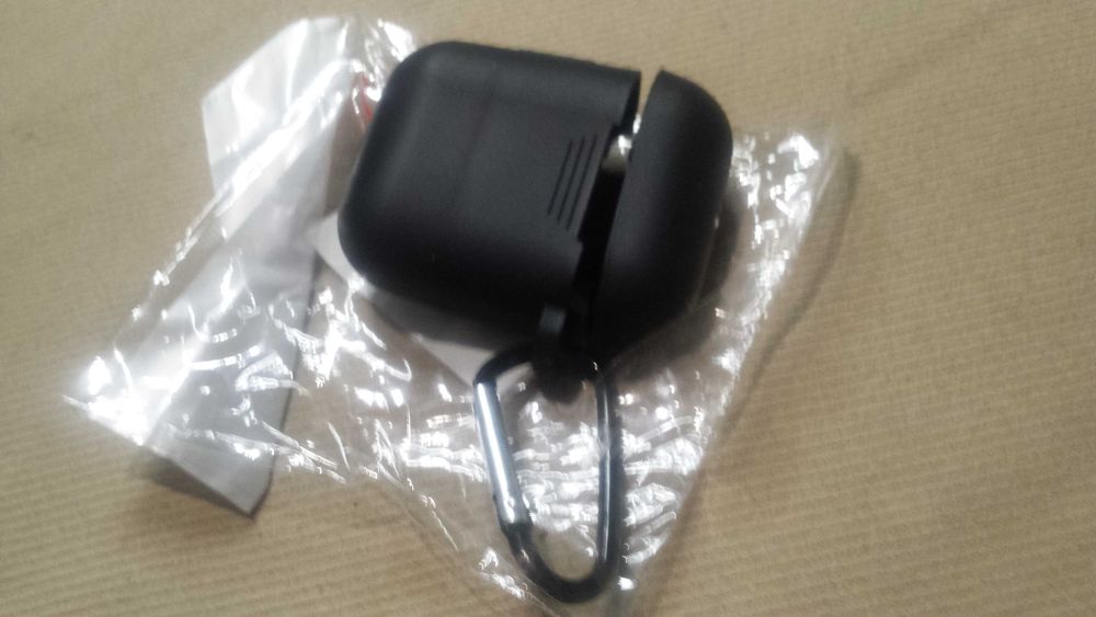 Чехлы для наушников, кейсов...