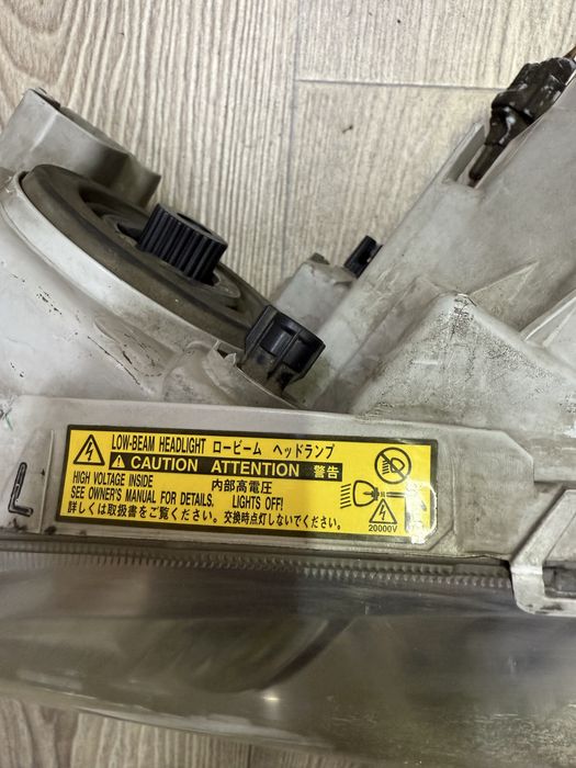 Фара передня ліва Toyota camry 40 ксенон