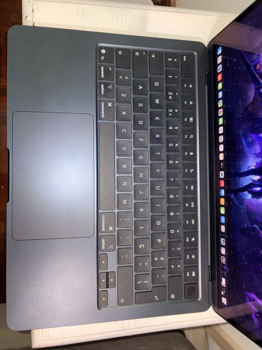 Macbook M4 2025 Apple