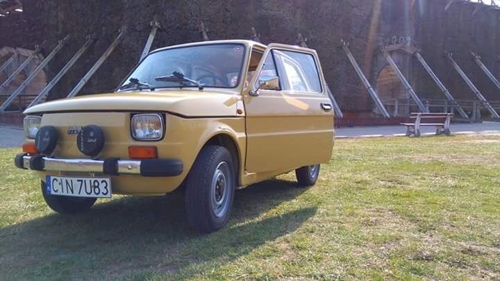 Fiat 126p rok 1983 piasek pustyni