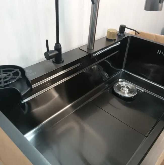 Кухонна раковина з нержавіючої сталі