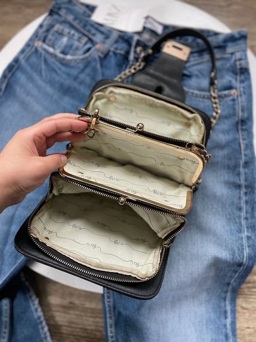 Чорна сумка на ланцюжку Кросбоді